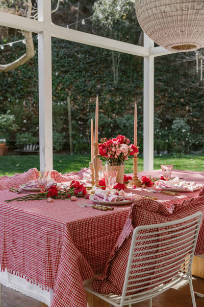 10 Beautiful Tablescapes for Valentine’s Day